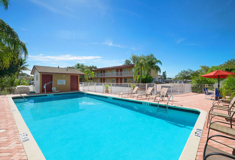 Hotel Super 8 Bradenton Sarasota Area  | Bradenton | Florida | United States 17