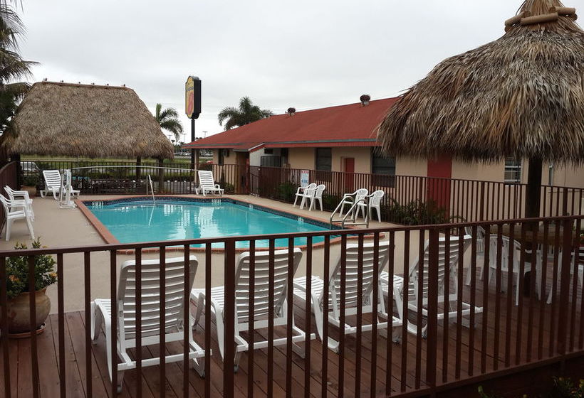 Super 8 Motel Florida City Homestead  | Florida City | Florida | United States 4