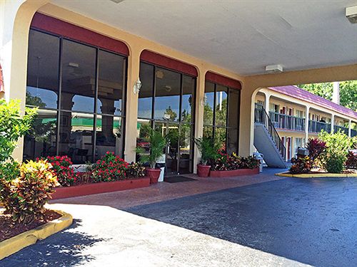 Super 8 Motel - Speedway  | Daytona Beach | Florida | United States 5