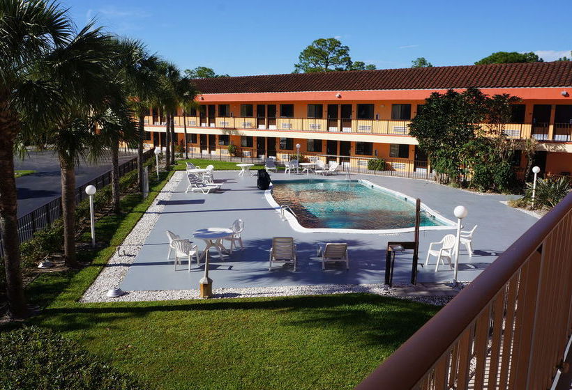 Hotel Super 8 Naples  | Naples | Florida | United States 2