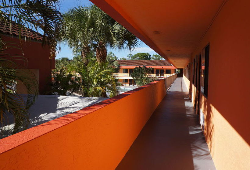 Hotel Super 8 Naples  | Naples | Florida | United States 3