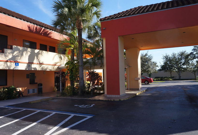 Hotel Super 8 Naples  | Naples | Florida | United States 9