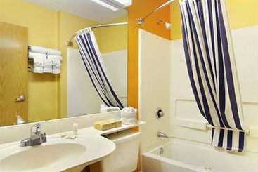 Microtel Inn & Suites Jacksonville Butler Blvd  | Jacksonville | Florida | United States 11