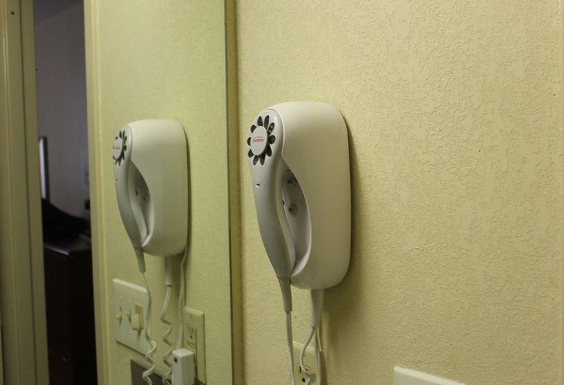 Hotel Howard Johnson Inn Jamaica JFK Airport NY Jamaica - Long Island