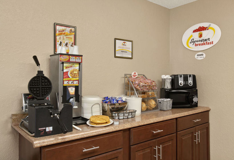 Motel Super 8 Massena, Ny  | Massena | Nueva York | United States 1