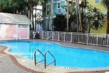 Hotel Resortquest Rentals At Nantucket Rainbow Cottages Destin Florida