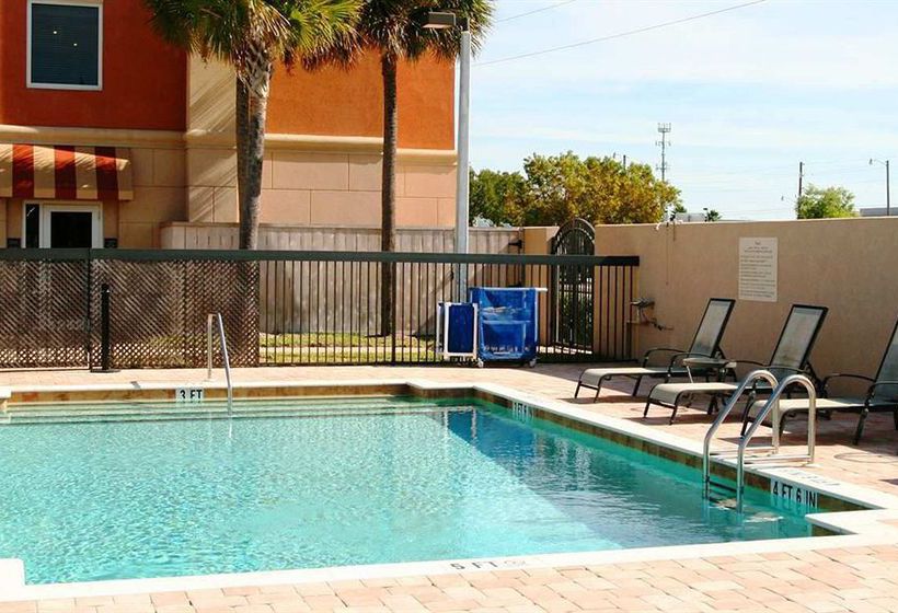 Hotel Hampton Inn & Suites-Cape Coral Fort Myers Area, FL 