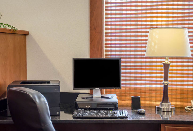 Hotel Comfort Suites at Eglin Air Force Base 