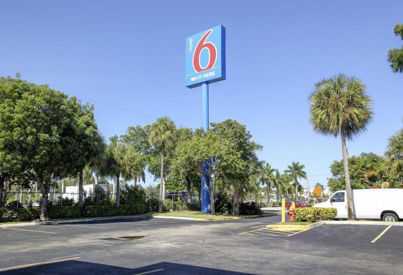 Motel 6 Lantana Lantana