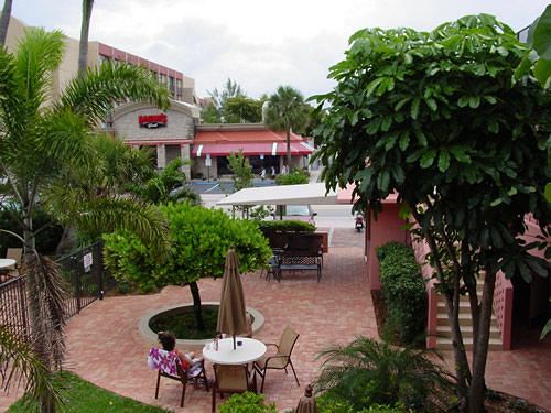 Away Inn  | Lauderdale by the Sea | Florida | United States 15