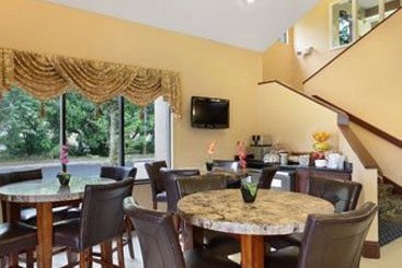 Hotel Travelodge Ft. Myers Airport  | Fort Myers | Florida | United States 3