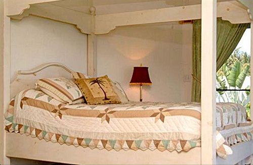 Hotel Blue Tile Beach House 