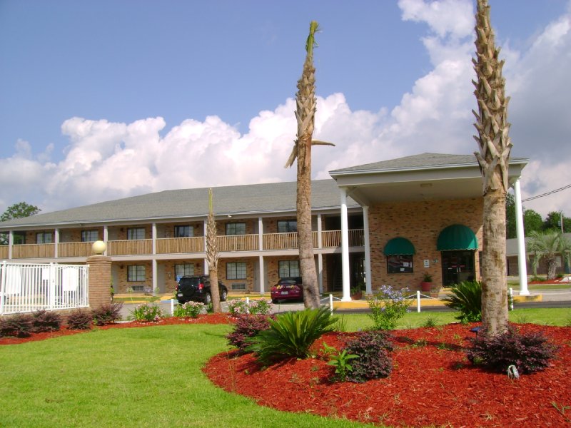 Hotel Emerald Sands Inn 