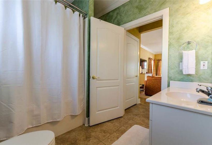 Hotel Purple Parrot Village Resort 