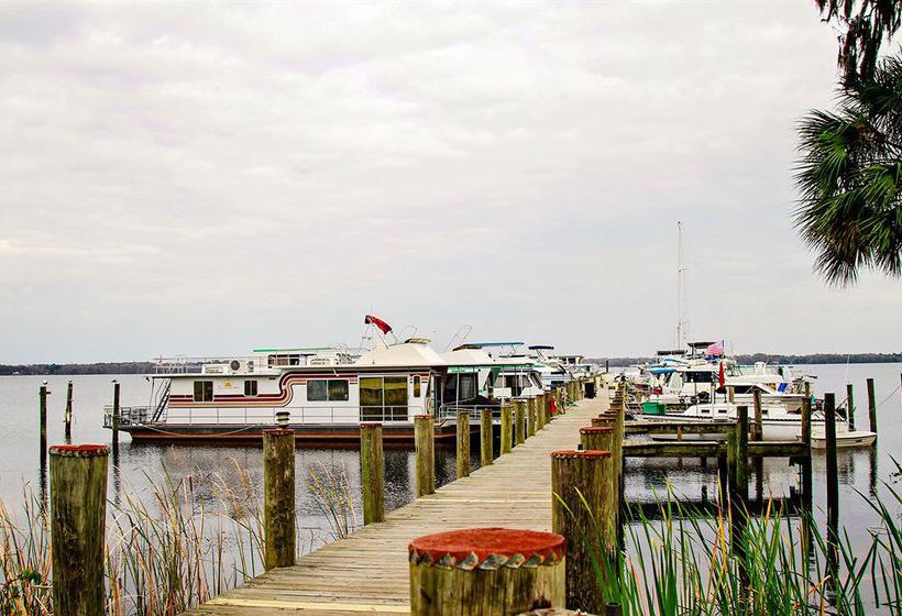 Hotel Crystal Cove Resort 