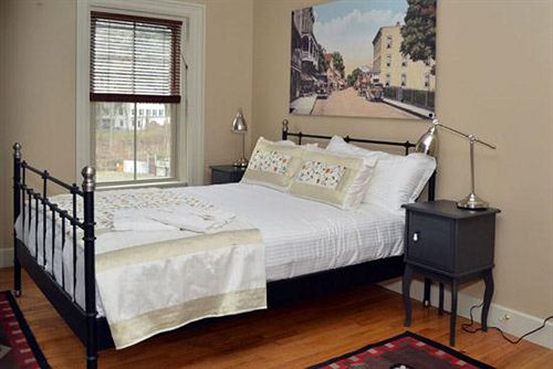 Hotel The 1850 House Inn And Tavern 