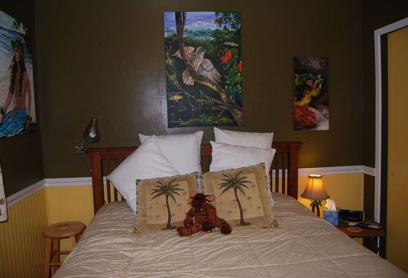 Bed and Breakfast The Artist Cottage  | Volcano | Hawaii | United States 8