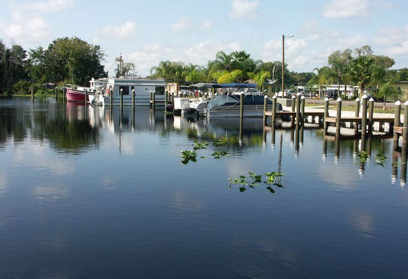 Hotel Port Of Call Yacht Club At Astor Bridge Marina & 