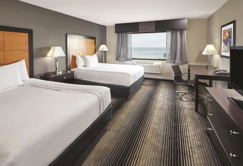 Hotel La Quinta Inn & Suites Chicago Lake Shore  | Chicago | Illinois | United States 13