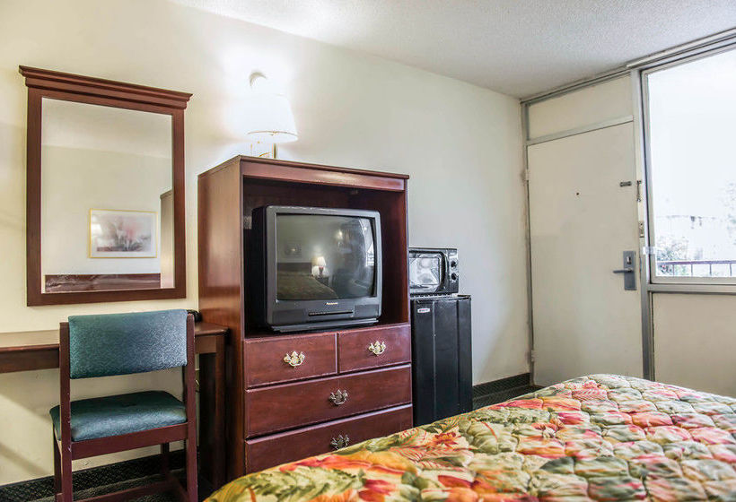 Hotel Econo Lodge North  | Tallahassee | Florida | United States 13