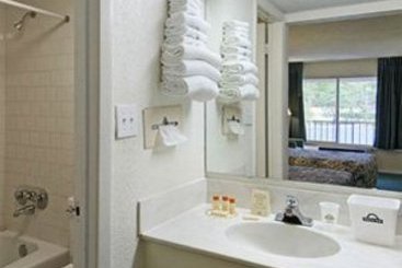 Hotel Americas Best Value Inn Tallahassee  | Tallahassee | Florida | United States 3