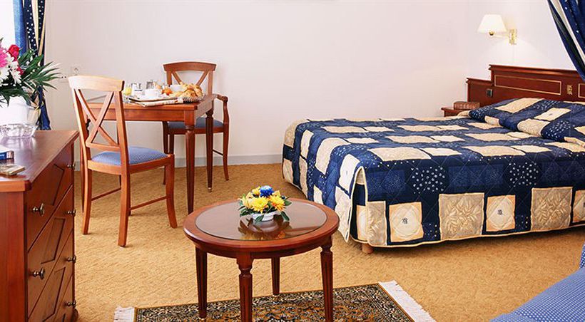 Hôtel D'Angleterre  | Vittel | Vosges | France 1