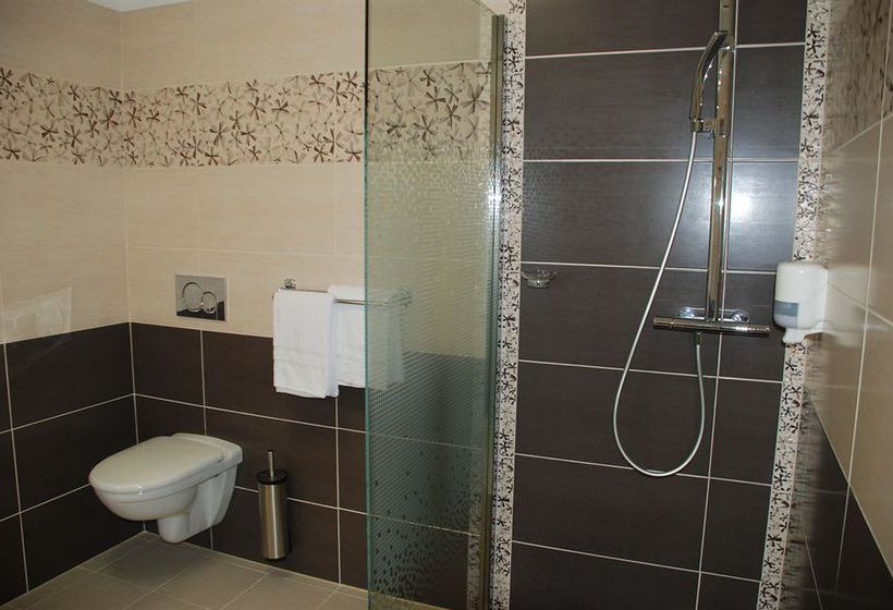 Comfort Hotel Cathedrale Lisieux  | Lisieux | Calvados | France 3