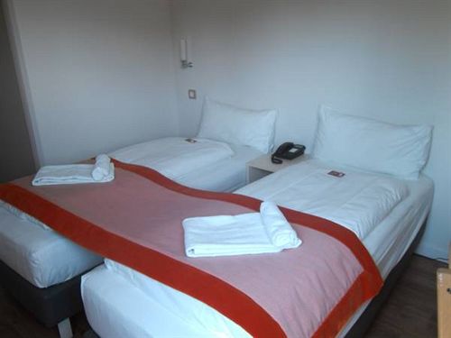 Hôtel L'Amandier  | Nanterre | Hauts-de-Seine | France 16