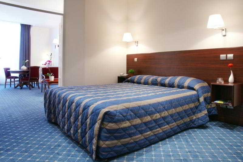 Hôtel Cyrnos  | Paris | Paris | France 17