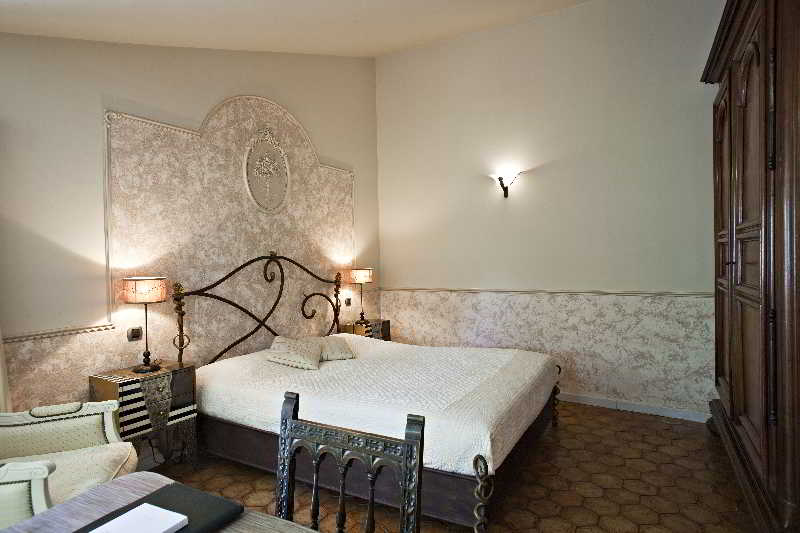 Hotel De Guilles  | Lourmarin | Vaucluse | France 12