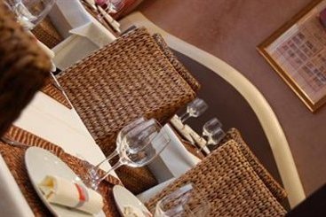 Hôtel Des Quatrans  | Caen | Calvados | France 13