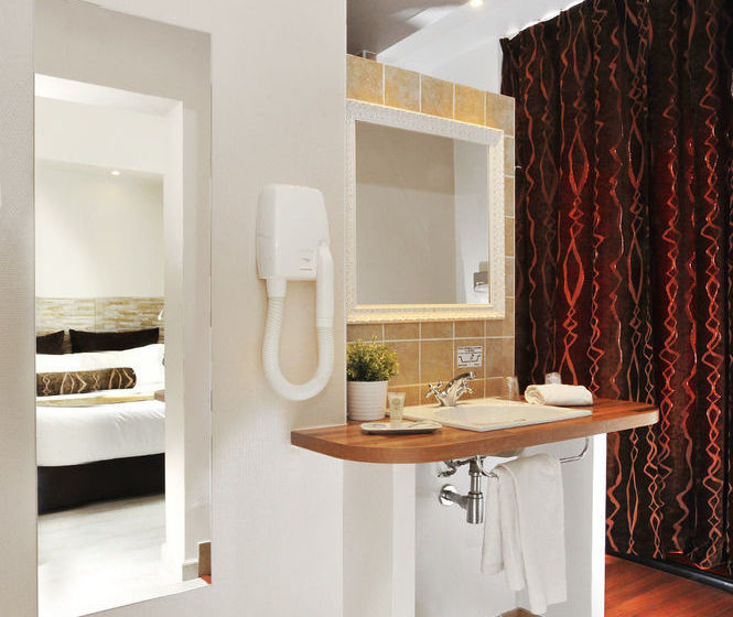 Hôtel Des Voyageurs  | Fougeres | Ille-et-Vilaine | France 18