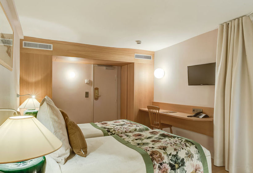 Hôtel Pas de Calais  | Paris | Paris | France 13