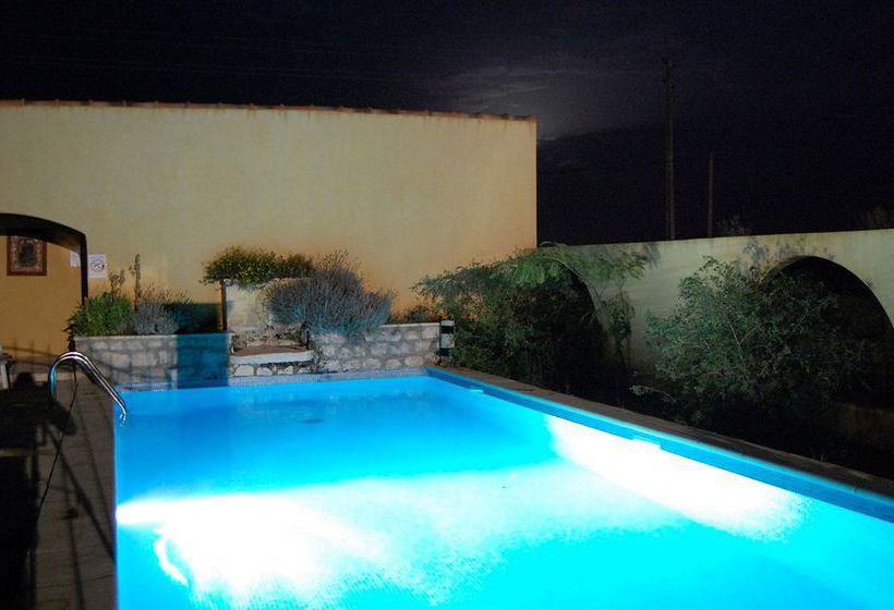 Auberge Du Mas De La Feniere  | Arles | Bouches du Rhone | France 6