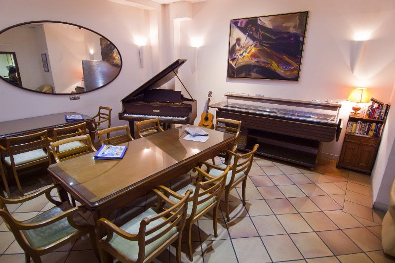 Villa Saint Exupery Beach Hostel 