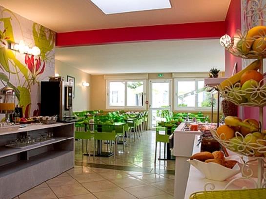 Hôtel Les Hirondelles  | Les Sables d'Olonne | Vendee | France 6