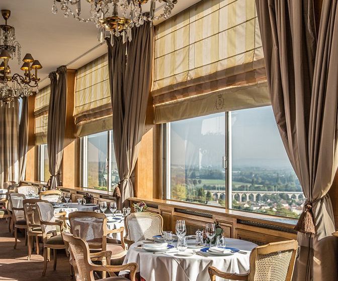 Hôtel Pavillon Henri IV  | Saint Germain en Laye | Yvelines | France 10