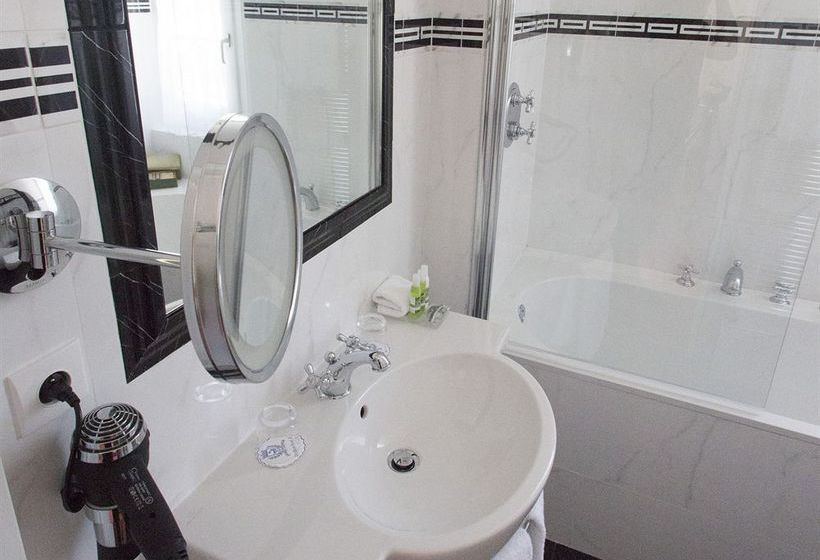 Hôtel Pavillon Henri IV  | Saint Germain en Laye | Yvelines | France 11