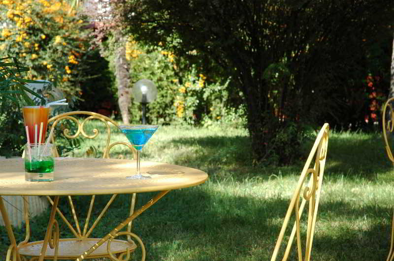 Inter-Hotel L'Hostellerie des Pins  | Montelimar | Drôme | France 2