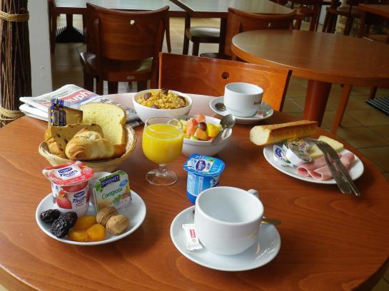 P'tit Dej-HOTEL Voreppe Amys  | Voreppe | Isere | France