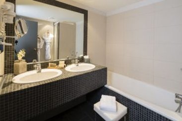 Hôtel Hostellerie Le Cedre  | Beaune | Cote d'Or | France 10