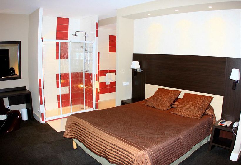 Hôtel De La Basilique  | Paray le Monial | Saone-et-Loire | France 16