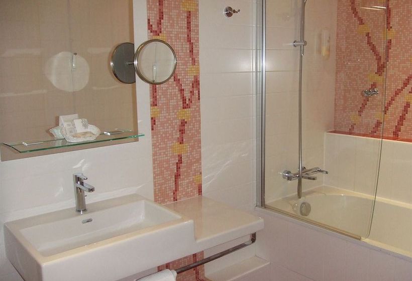 Hôtel Ibis Paris Gare du Nord Tgv  | Paris | Paris | France 9