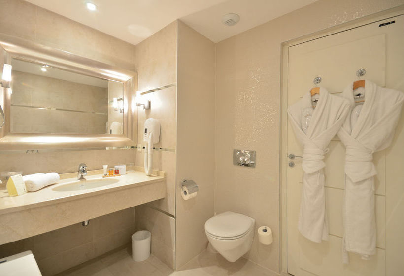 Hôtel Renoir in Cannes  | Cannes | Alpes-Maritimes | France 19