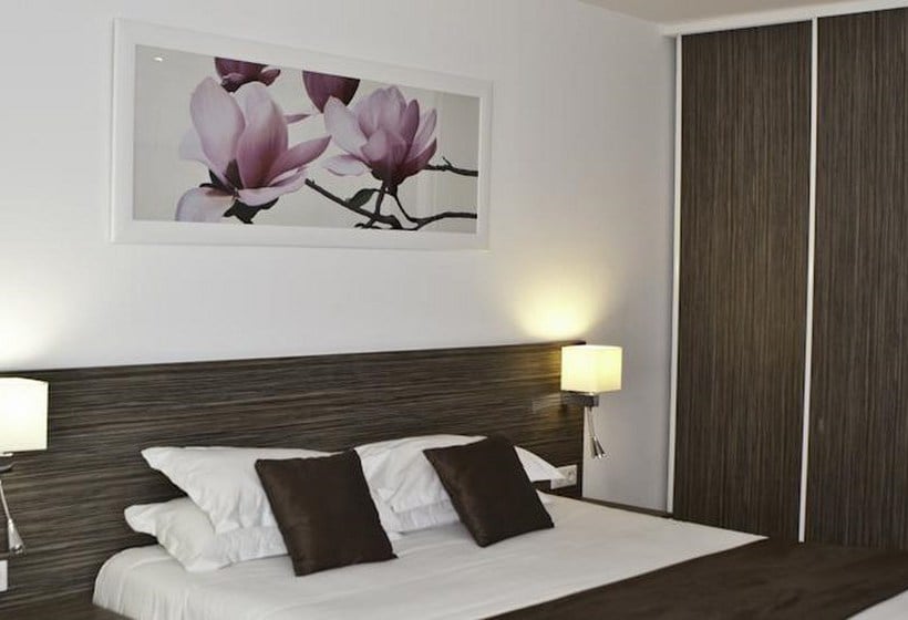 Hôtel Ibis Styles Hyeres Centre Gare  | Hyeres | Var | France 1