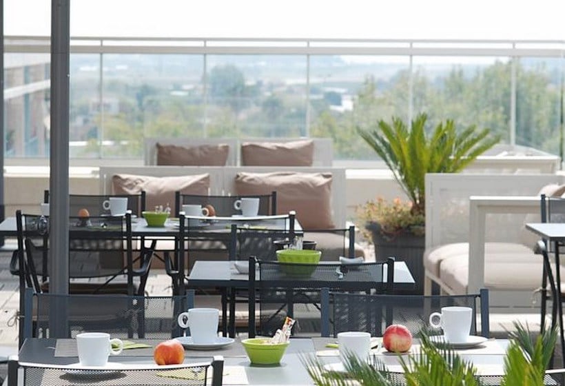 Hôtel Ibis Styles Hyeres Centre Gare  | Hyeres | Var | France 3