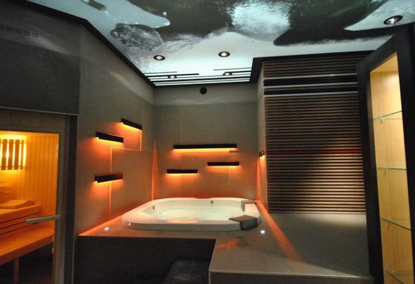 Hôtel Ibis Styles Hyeres Centre Gare  | Hyeres | Var | France 7