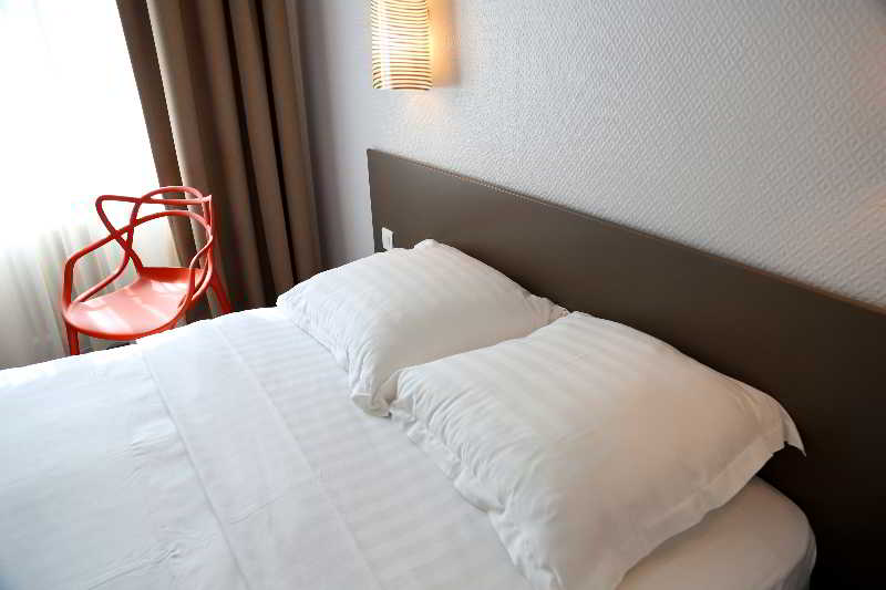 Inter-Hotel Le Sévigné  | Rennes | Ille-et-Vilaine | France 16