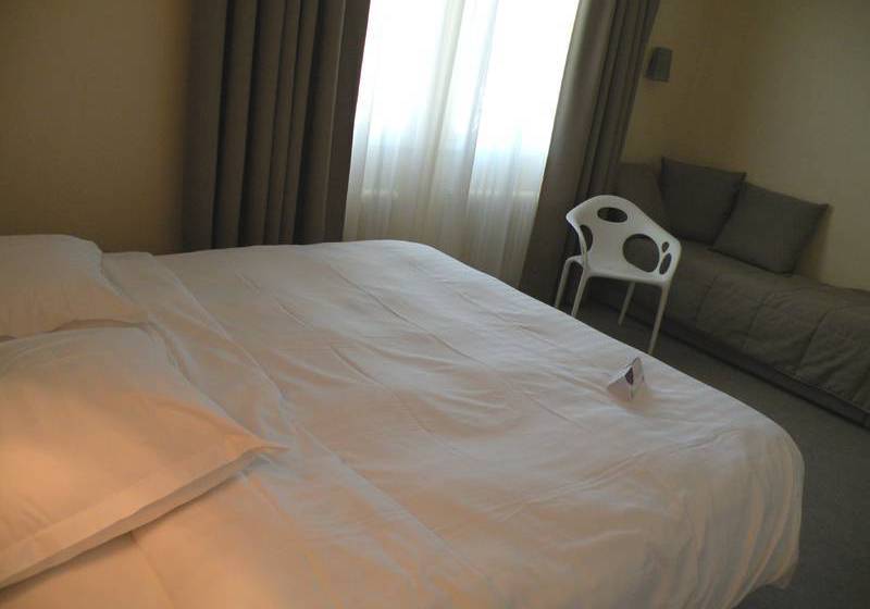 Inter-Hotel Le Sévigné  | Rennes | Ille-et-Vilaine | France 9