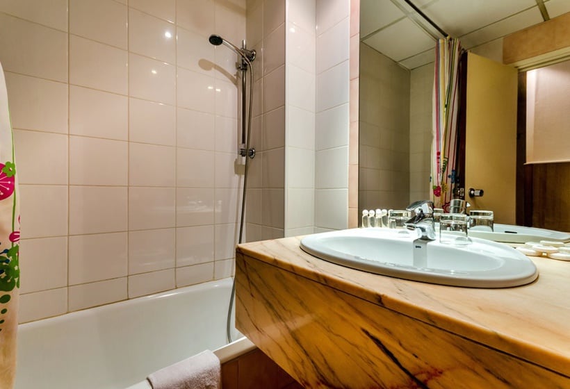 Hôtel Nord Est  | Paris | Paris | France 17